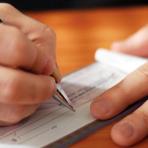 L’ex non paga l’assegno: ecco quando scatta il reato