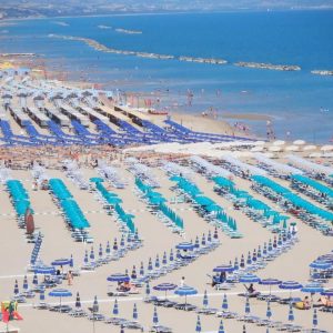 Decreto coesione, la maggioranza presenta due emendamenti su balneari e redditometro. Faro del Colle