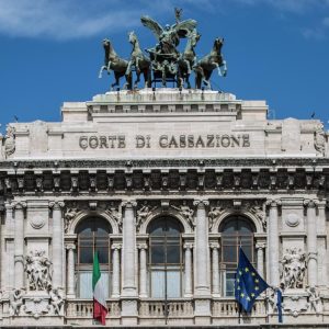 Divorzio, assegno perso se lei ha un nuovo compagno anche se vive in un altro Stato