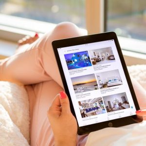 Airbnb, Amazon, Google: niente obblighi extra per operare in Italia
