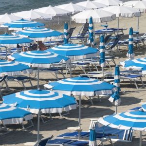 Concessioni balneari, diritto all’indennizzo anche per beni ammortizzati