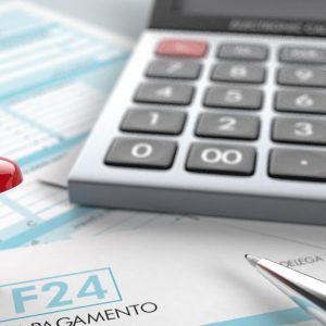 Tasse, fine luglio di fuoco  con oltre 100 scadenze da rispettare