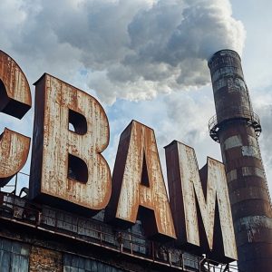 Cbam, così la Ue punta a rafforzare la «tassa sulla CO2 alle frontiere»