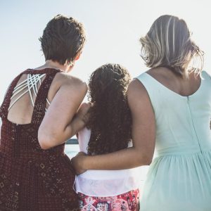 Figli di due madri, alla Consulta il no al doppio cognome